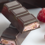 Паста из белого шоколада с кусочками ягод и хрустящей крошкой PRALIN DELICRISP FRUITS ROUGES, 5 кг