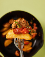 Картофельные дольки со специями и кожурой в панировке (W01) Premium We Fry, 2,5 кг