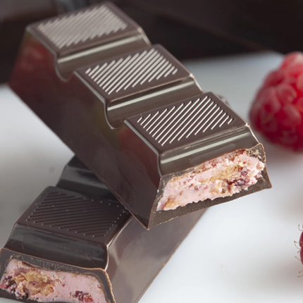 Паста из белого шоколада с кусочками ягод и хрустящей крошкой PRALIN DELICRISP FRUITS ROUGES, 5 кг